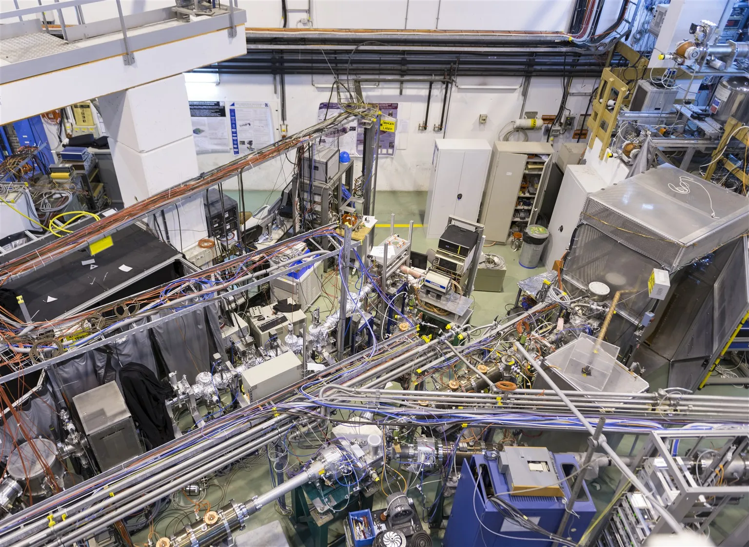 Pinpointing the structure of the SnV centre in diamond using emission channelling at ISOLDE