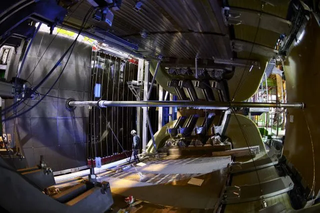 New precise measurements of CP violation and mixing in beauty and charm decays at LHCb