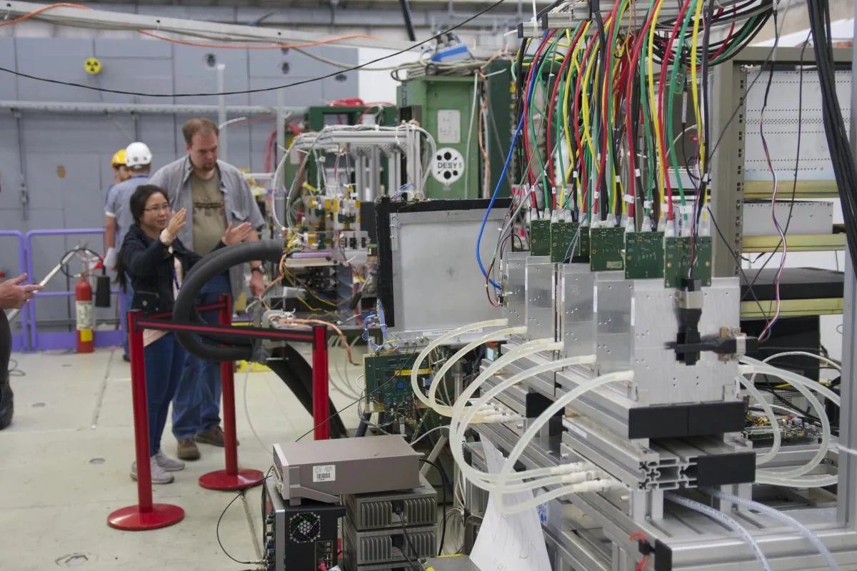 Commissioning tests of the AIDA telescope